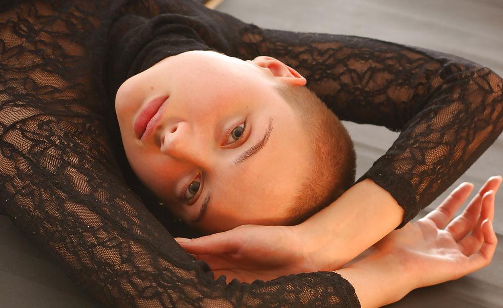 25P Shaved Head Stockings Teen