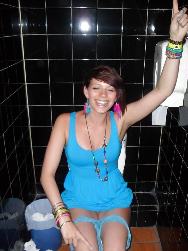 25P Girls caught in the bathroom