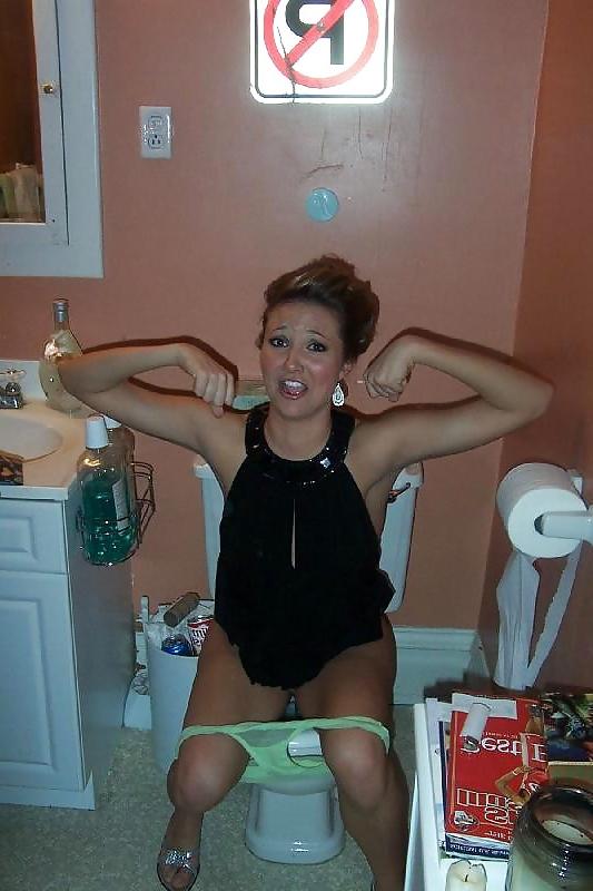 25P Girls caught in the bathroom