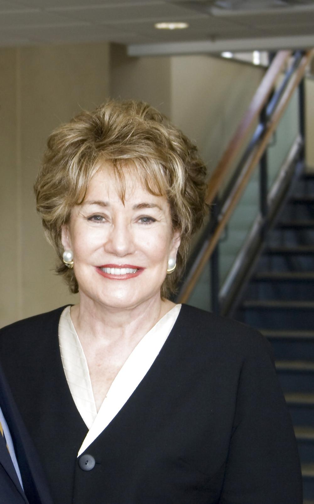 19P Love jerking off to conservative Elizabeth Dole