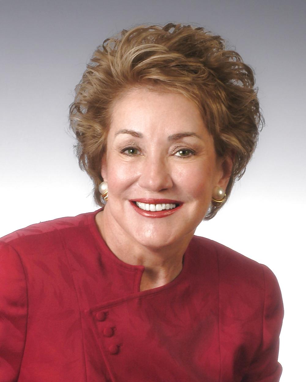 19P Love jerking off to conservative Elizabeth Dole