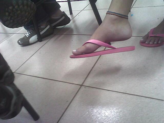 17P Candid brazilian's feet and legs