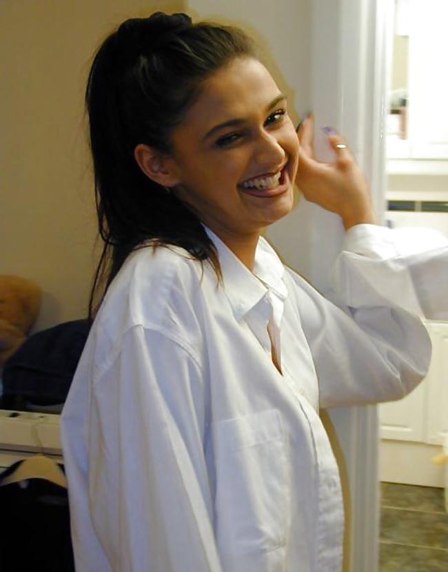 12P Indian babe in bathroom smell like a flower