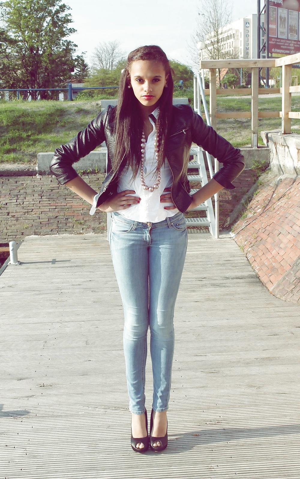 18P Hot Girls in Hot Jeans