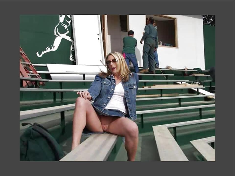 19P Public upskirt