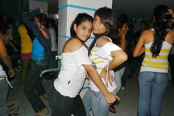20P LATINAS HOT EN JEANS