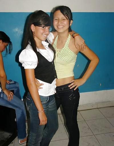 20P LATINAS HOT EN JEANS