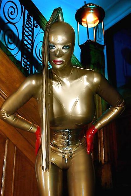 25P Rubber mistress
