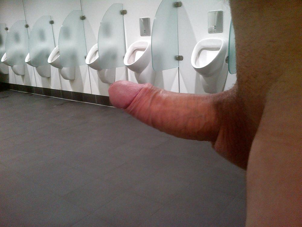14P Auf oeffentlicher Toilette im Flughafen Muenchen