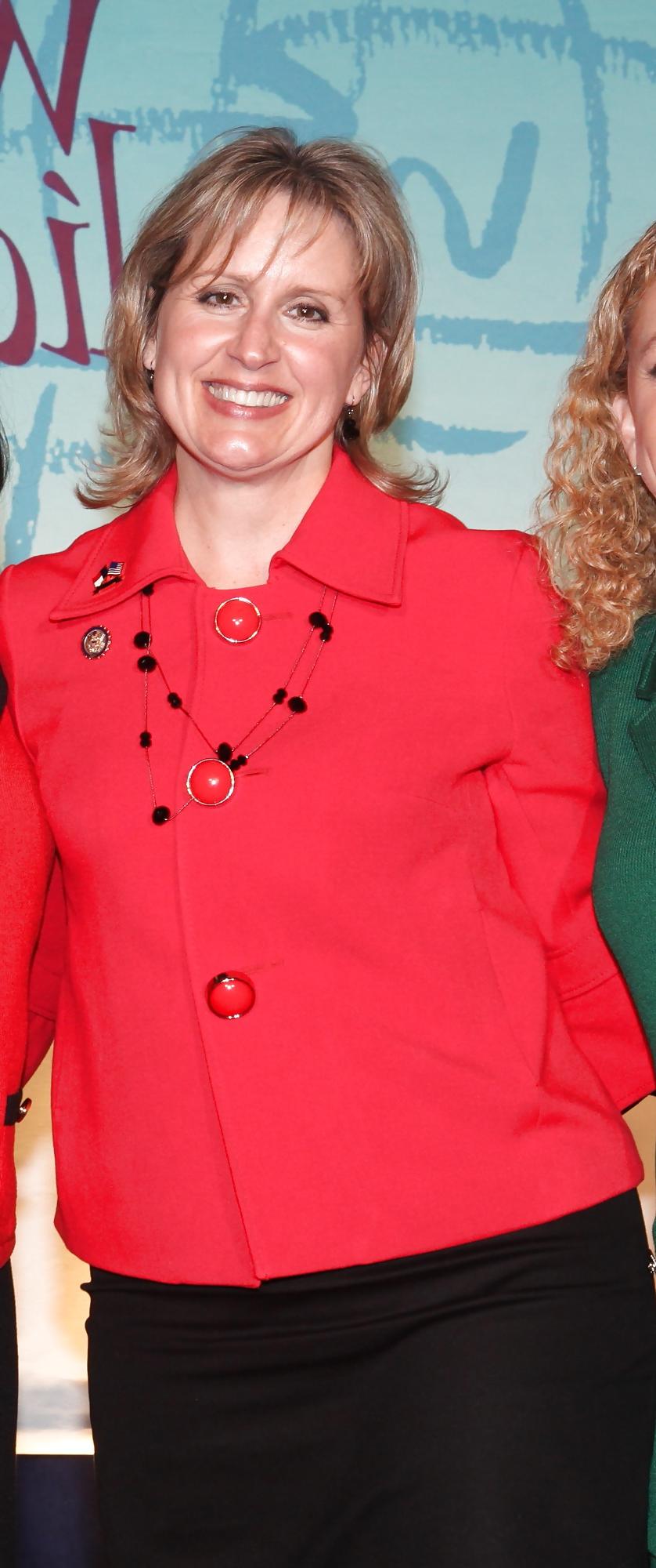 25P I so love jerking off to conservative Renee Ellmers