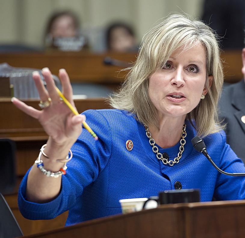 25P I so love jerking off to conservative Renee Ellmers
