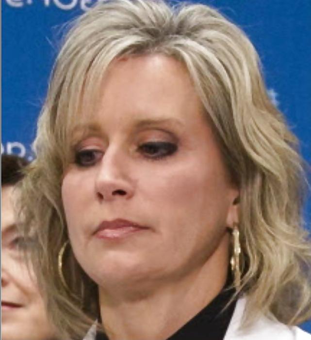 25P I so love jerking off to conservative Renee Ellmers