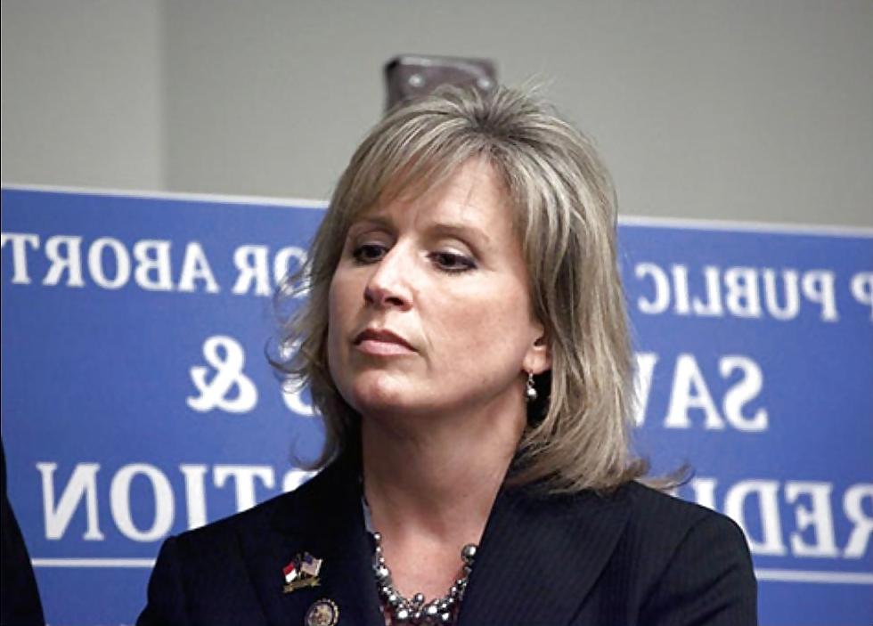 25P I so love jerking off to conservative Renee Ellmers