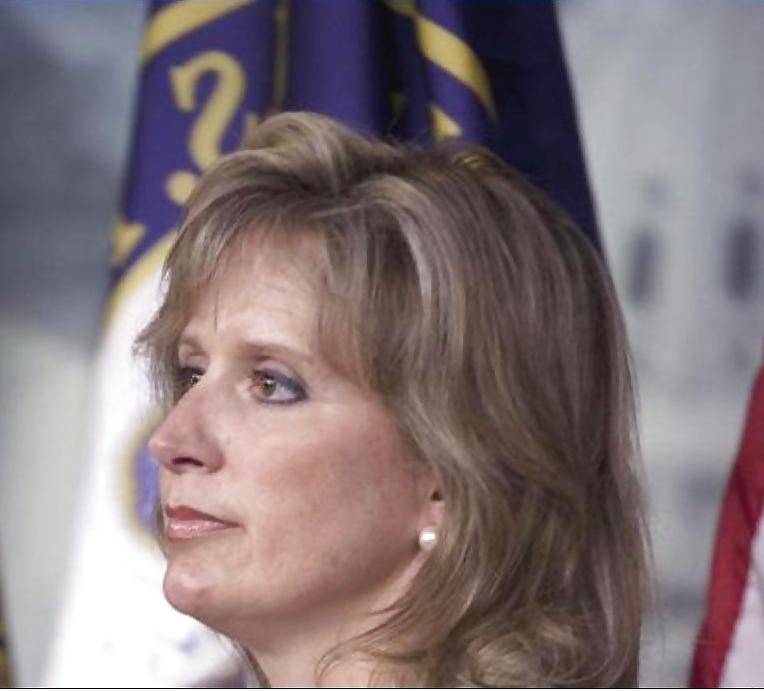 25P I so love jerking off to conservative Renee Ellmers