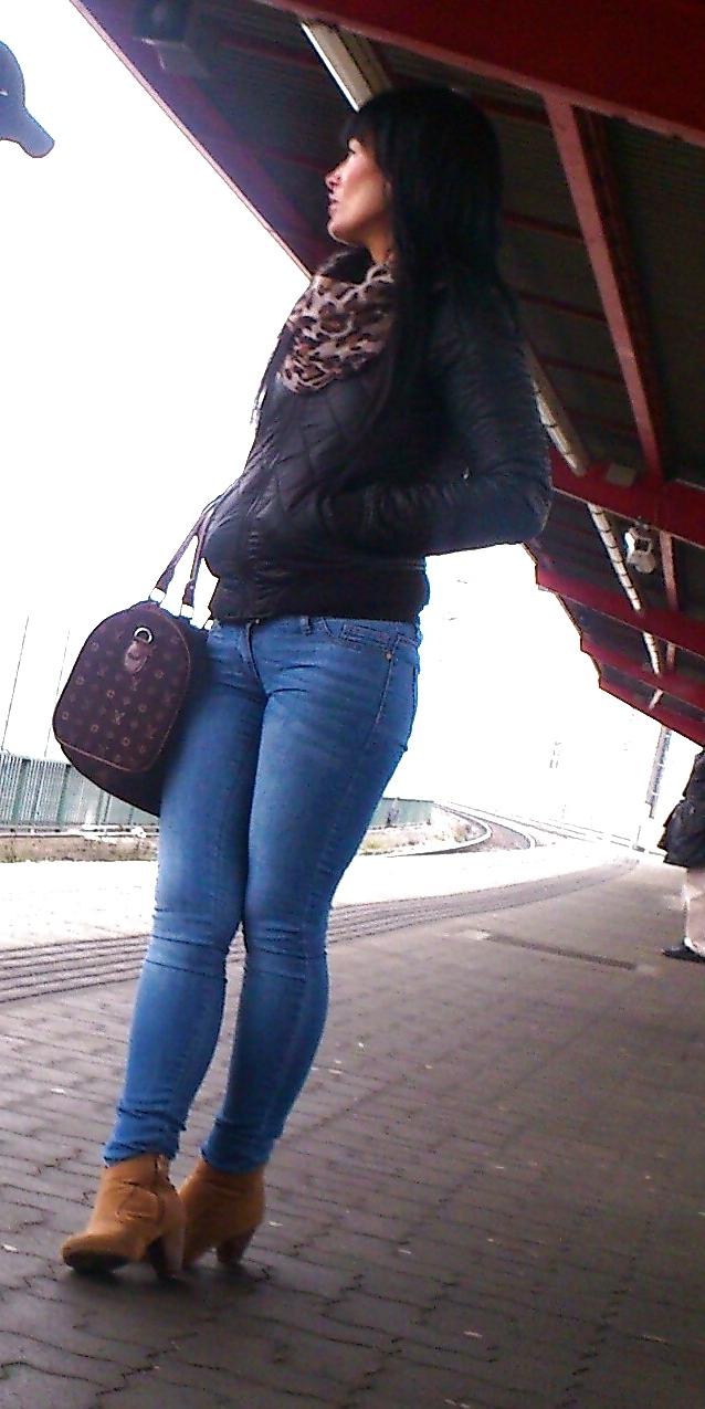 25P Candid Tight Jeans 2.