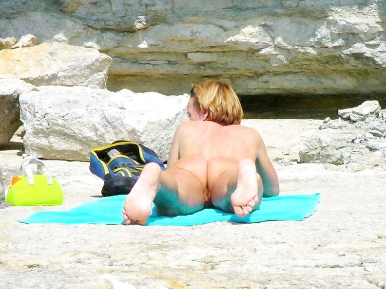 25P I love nude beaches