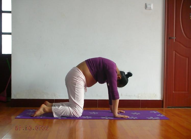 25P Chinese Preggo doing Yoga