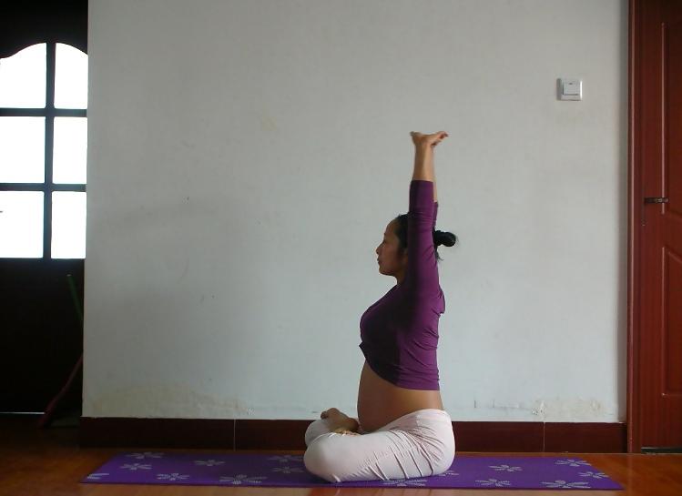 25P Chinese Preggo doing Yoga
