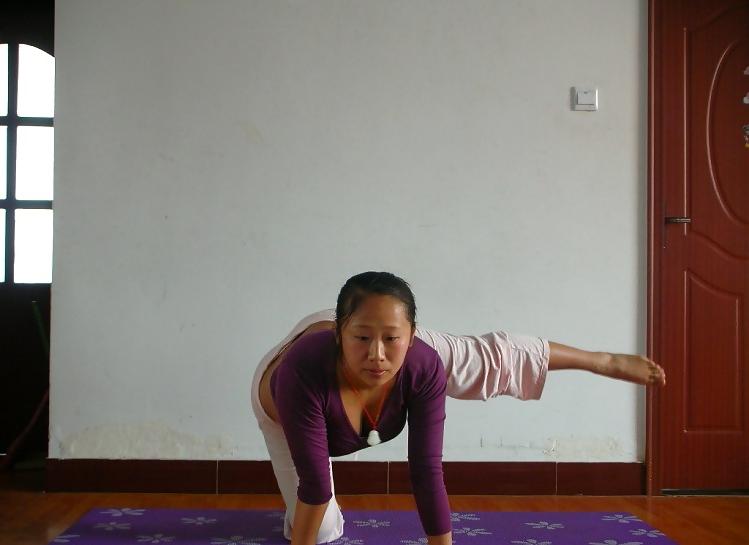 25P Chinese Preggo doing Yoga