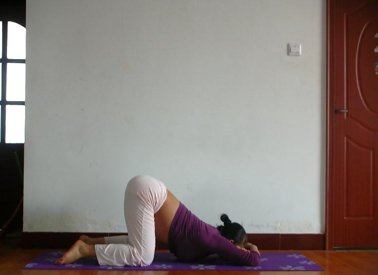 25P Chinese Preggo doing Yoga