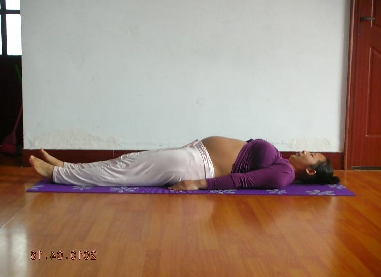 25P Chinese Preggo doing Yoga