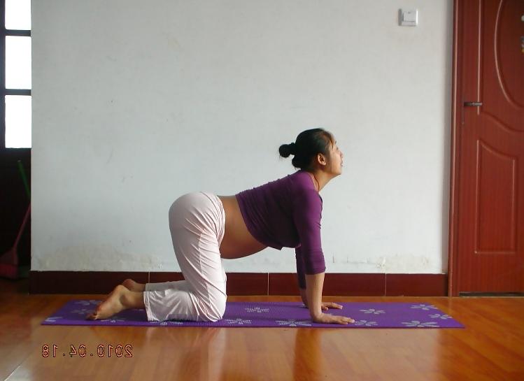25P Chinese Preggo doing Yoga