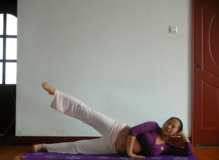 25P Chinese Preggo doing Yoga