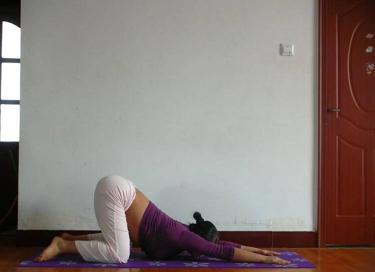 25P Chinese Preggo doing Yoga