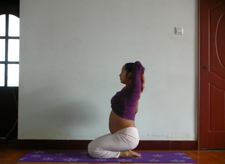 25P Chinese Preggo doing Yoga