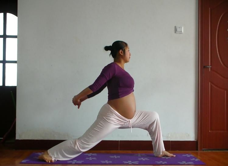 25P Chinese Preggo doing Yoga