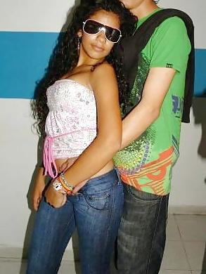 20P NENAS LATINAS EN JEANS