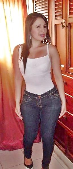 20P NENAS LATINAS EN JEANS