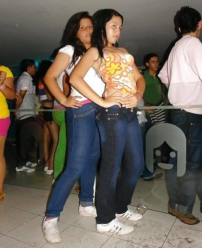 20P NENAS LATINAS EN JEANS