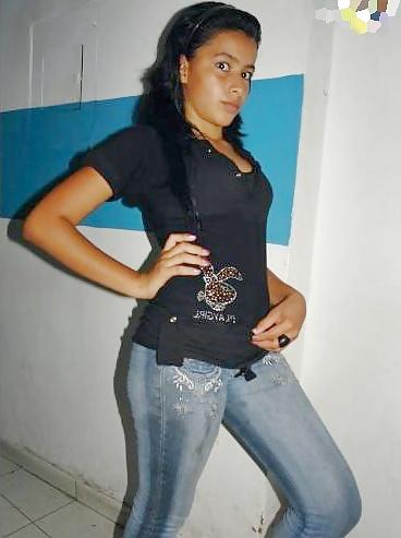 20P NENAS LATINAS EN JEANS