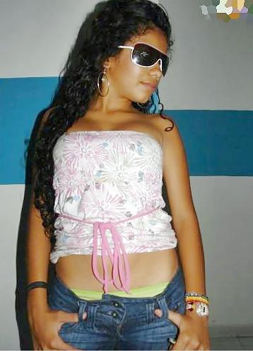 20P NENAS LATINAS EN JEANS