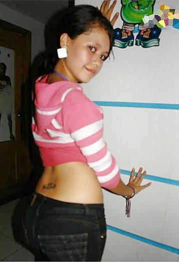 20P NENAS LATINAS EN JEANS