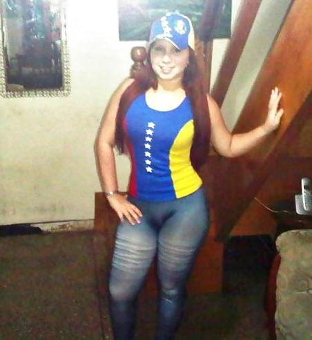 20P NENAS LATINAS EN JEANS