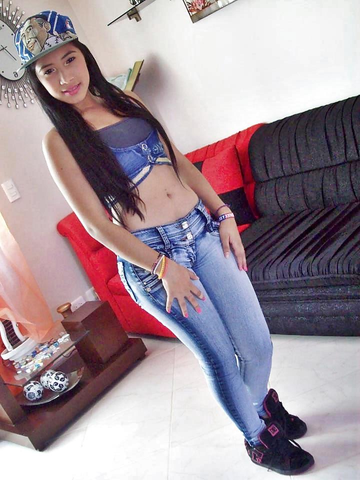 25P NENAS LATINAS HOT EN JEANS