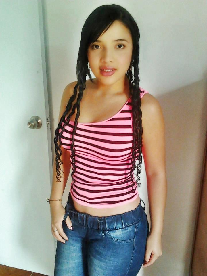 25P NENAS LATINAS HOT EN JEANS