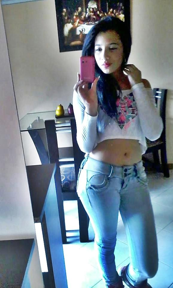 25P NENAS LATINAS HOT EN JEANS