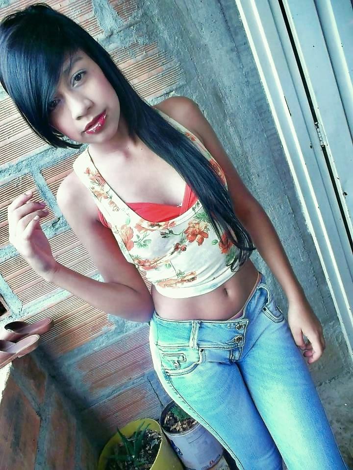 25P NENAS LATINAS HOT EN JEANS