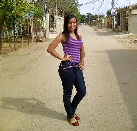 25P NENAS LATINAS HOT EN JEANS