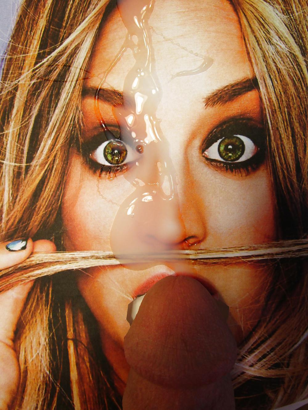 8P Kaley Cuoco fantasy blowjob