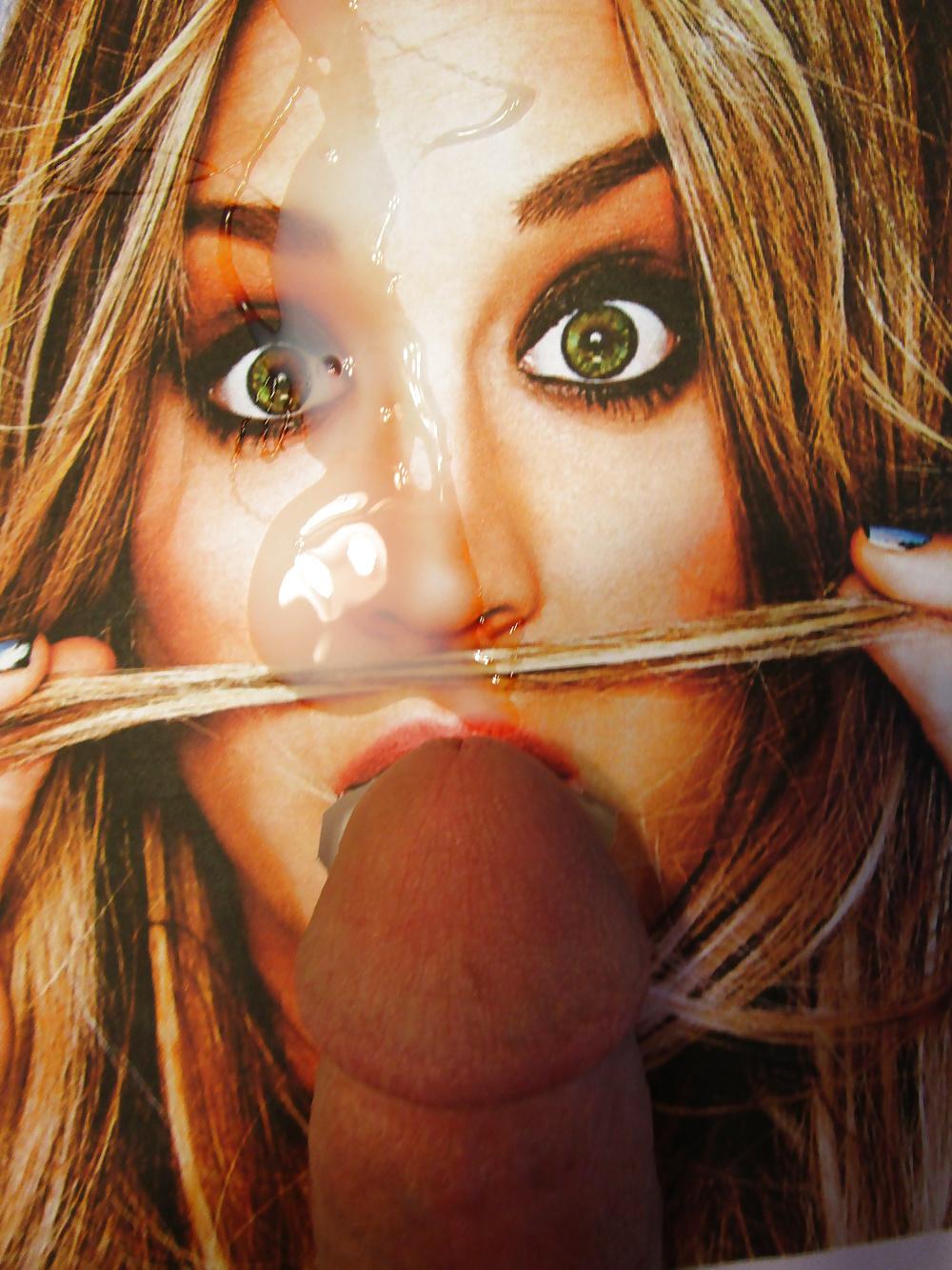 8P Kaley Cuoco fantasy blowjob