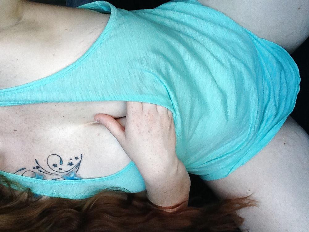9P MAKENZIE – ROTKOPF-MILF!!
