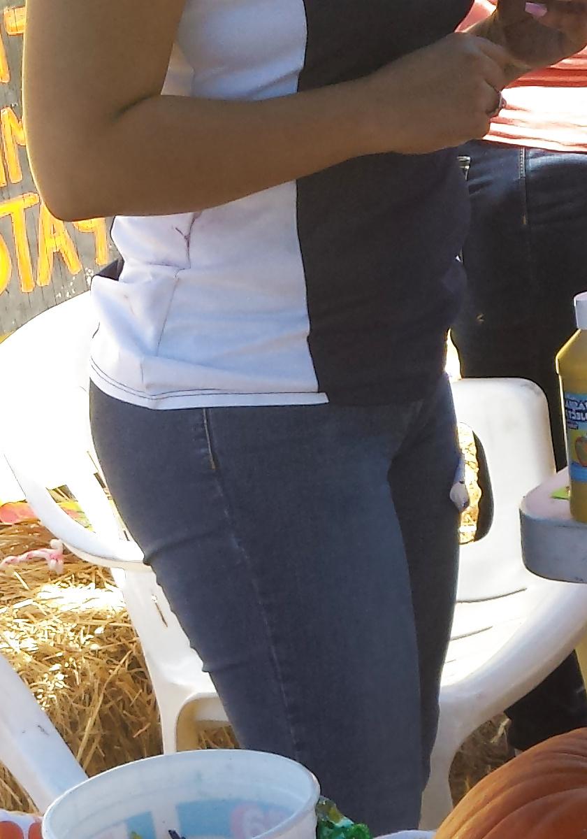 18P Tight ass jeans