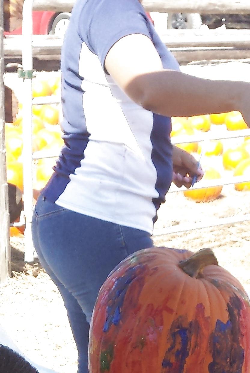 18P Tight ass jeans
