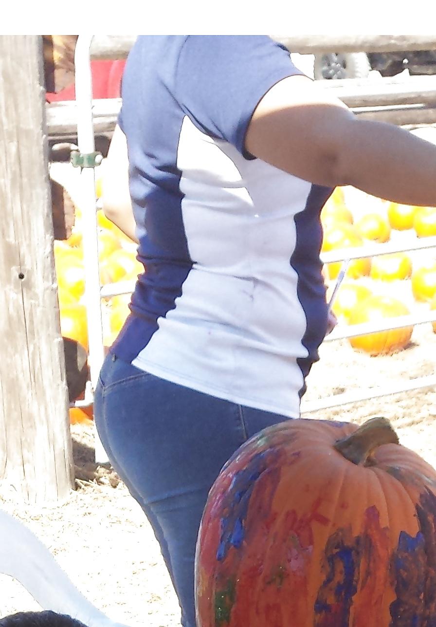 18P Tight ass jeans