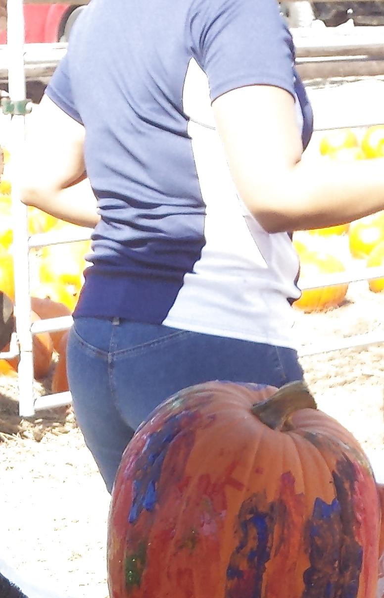 18P Tight ass jeans