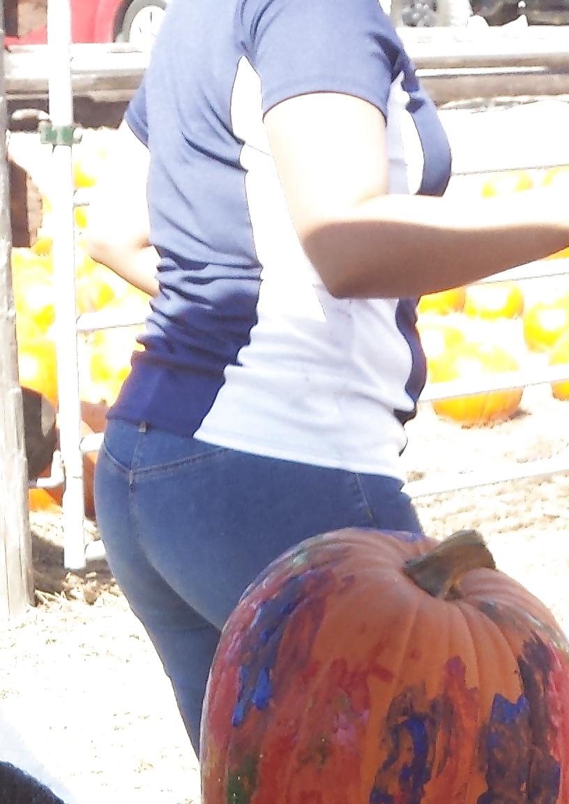 18P Tight ass jeans